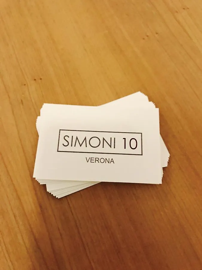 Simoni 10 contacts